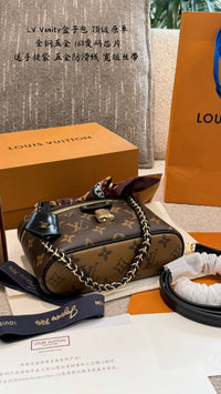 Vanity Chain Pouch Bag