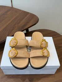 26S Médaillon Buckle Slides
