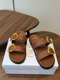 26S Médaillon Buckle Slides