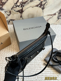 Le City Pouch Shoulder Bag