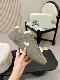 Knight Runner Sneakers