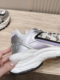 Run 55 Sneakers