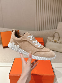 26S Bouncing Sneakers