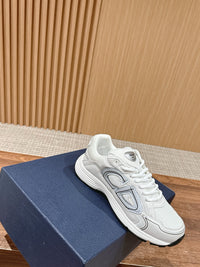 B30 Sneakers