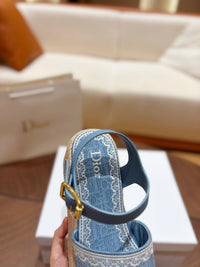 Dentelle Wedge Sandals