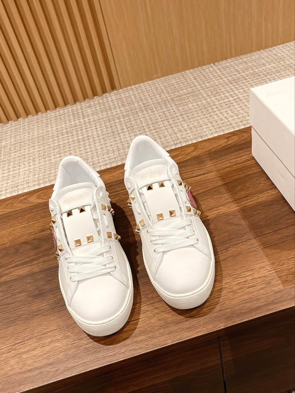 Garavani Rockstud Heart Leather Sneakers