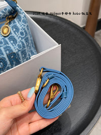 Oblique Pouch