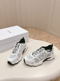 Wmns Chrono Sneakers