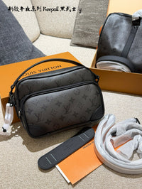 Nil Messenger Bag