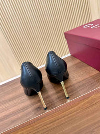 Bombshell Pumps