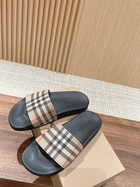 Check Slides Beige Black