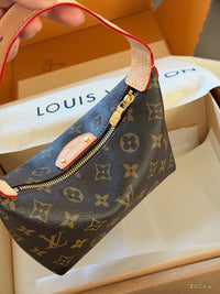 Hills Pochette Bag