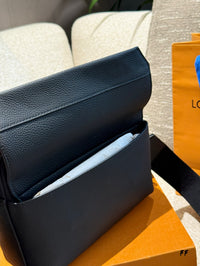 S Lock Messenger Black Leather