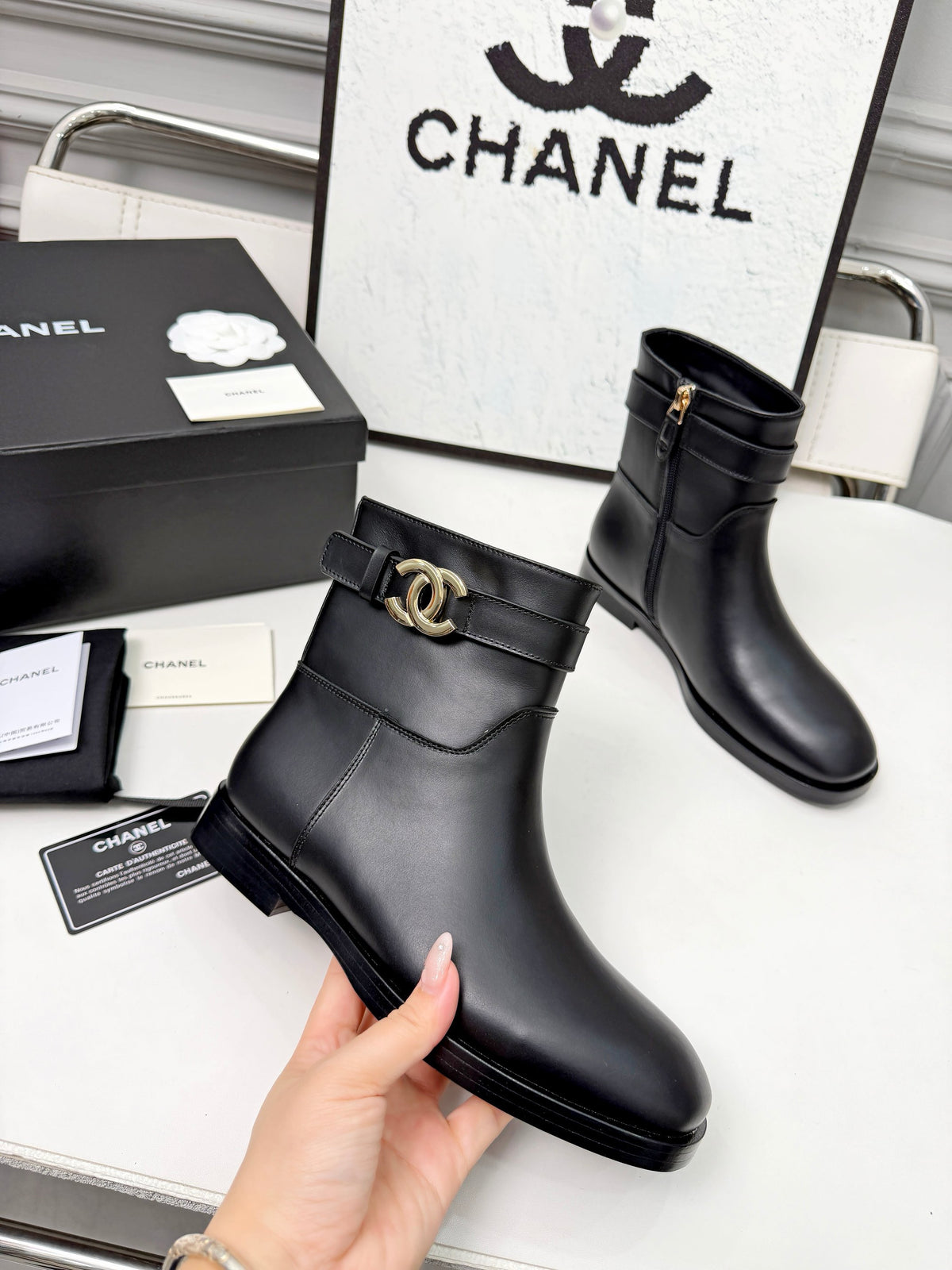 26B Ankle Leather Boots