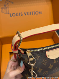 Hills Pochette Bag