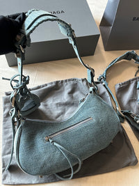 Le Cagole Small Shoulder Bag in Blue Washed Denim