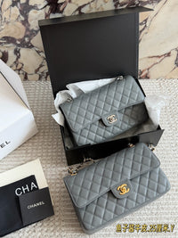 25 Caviar Leather Flap Bag