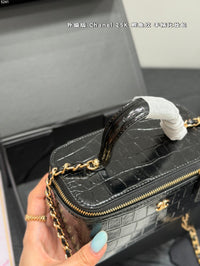 Top Handle Vanity Case