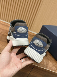 B30 Sneakers
