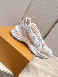 Run 55 Sneakers
