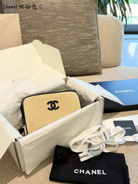 Vanity Case with Chain