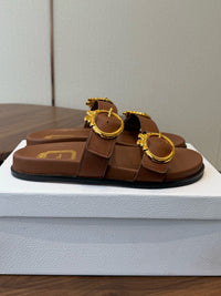 26S Médaillon Buckle Slides
