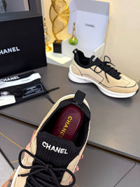 Logo Sneakers