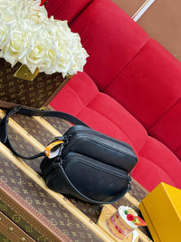 Nil Messenger Bag