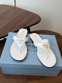 26S Leather Thong Sandals
