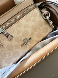 Rainer 18 Crossbody Bag
