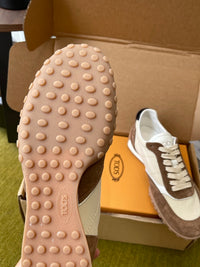 T Sneakers