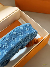 Valley Pochette Bag
