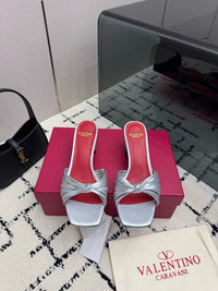 26S Garavani Annet Mules