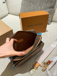Trio Messenger Bag