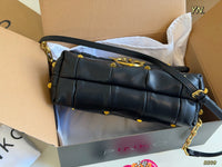 Love Classic Puff Bag
