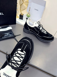 Logo Sneakers