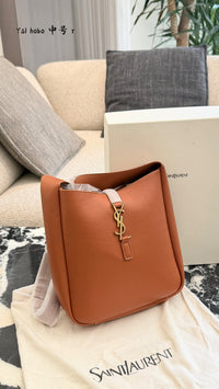 Le 5 À 7 Hobo Bag