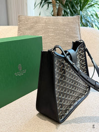 Belvedere PM Messenger Bag