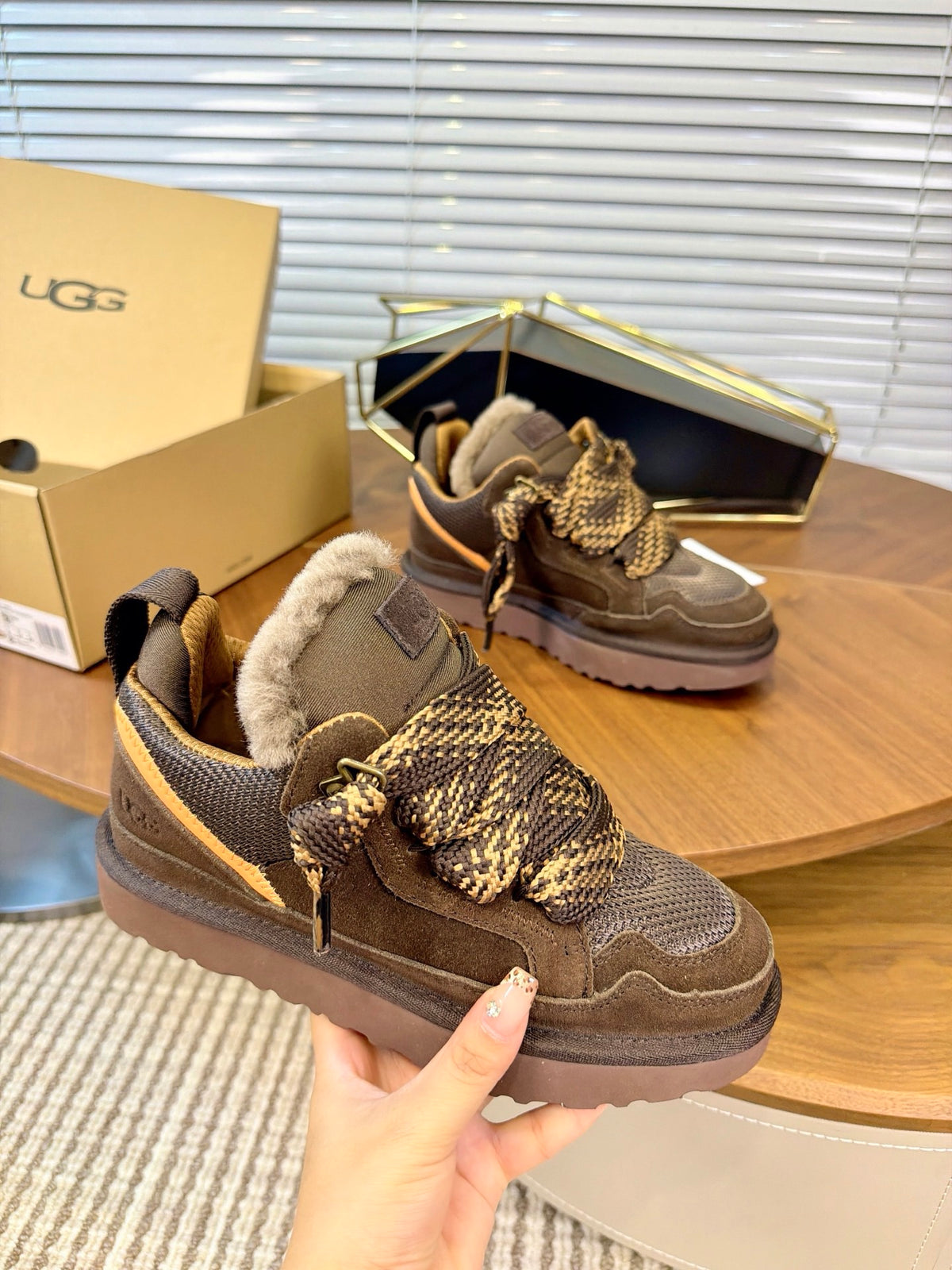 Lowmel Sneakers