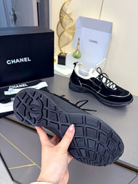 Logo Sneakers