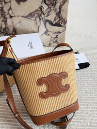 Bucket Cuir Triomphe Bag
