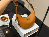 Arqué Shoulder Bag