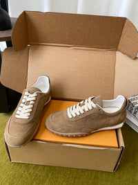 T Sneakers