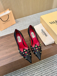 Garavani Studdy Pumps