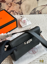 Kelly Messenger PM Bag