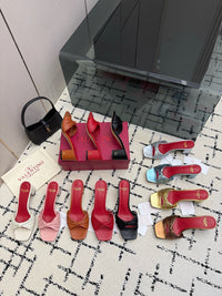 26S Garavani Annet Mules