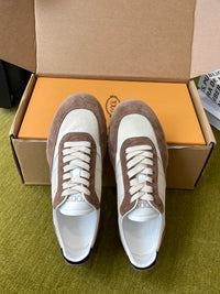T Sneakers