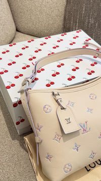 Carryall East-West Bag