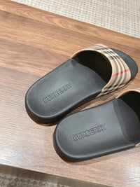 Check Slides Beige Black