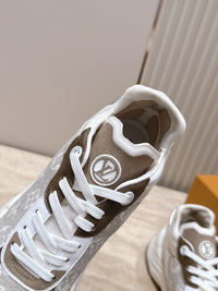 Run 55 Sneakers